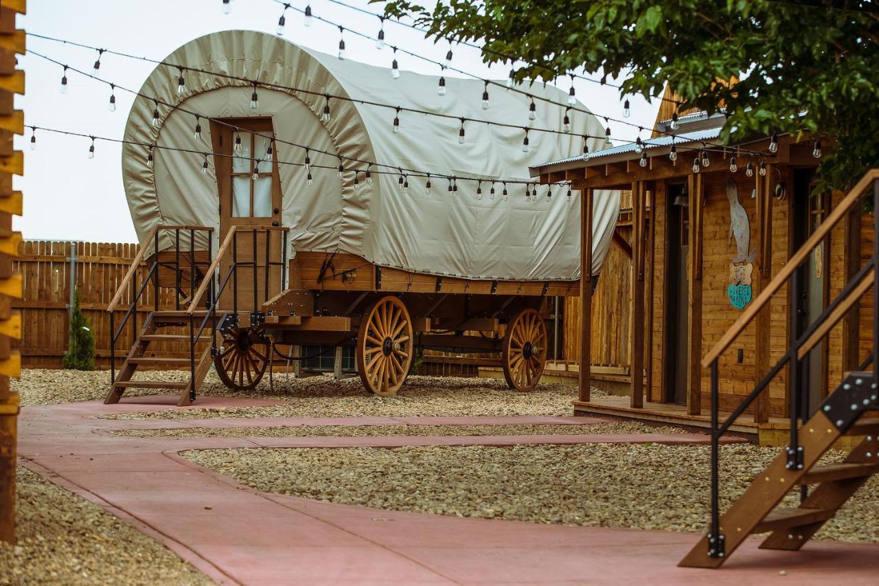 The Big Texan - Cabins And Wagons Amarillo Eksteriør billede