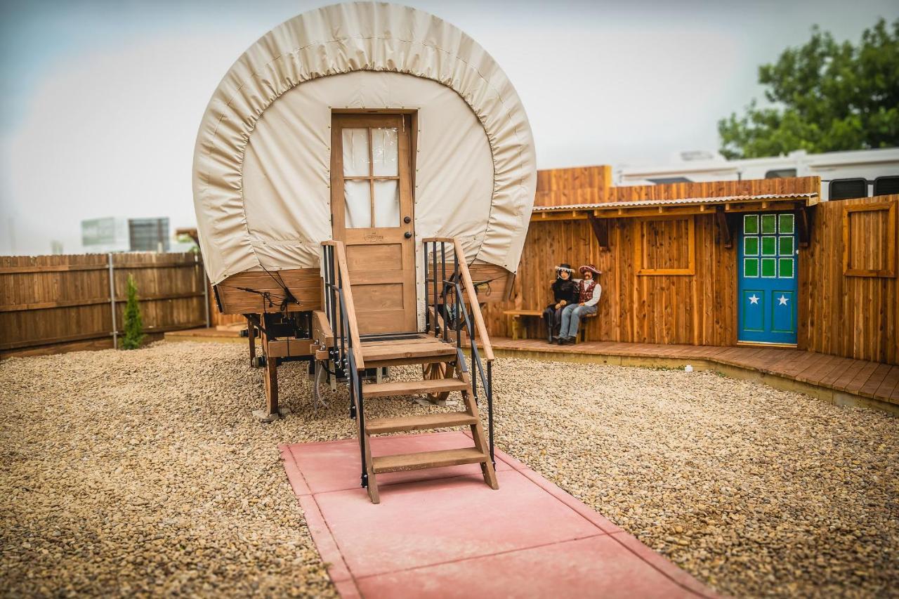 The Big Texan - Cabins And Wagons Amarillo Eksteriør billede