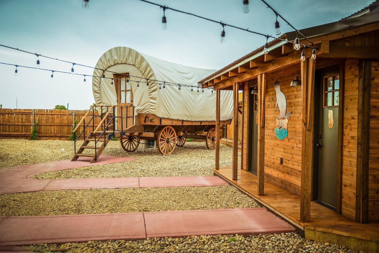 The Big Texan - Cabins And Wagons Amarillo Eksteriør billede